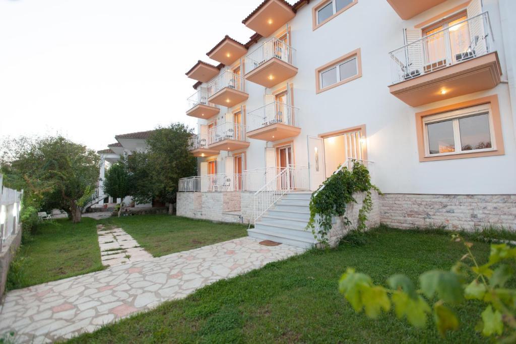 Elatos Apartments Клитория Екстериор снимка